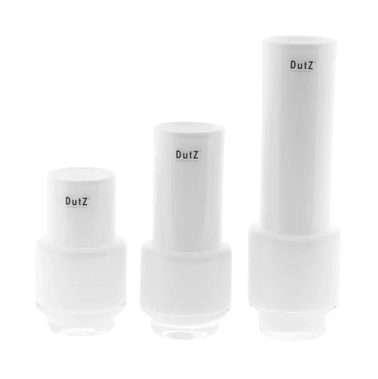 אגרטל עם פיה צרה בצבע לבן