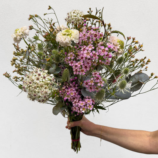 זר ורוד, לבן, ירוק עם נגיעות חום