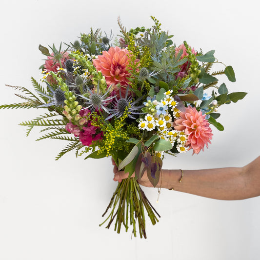 זר כתום עם נגיעות של ורוד וצהוב