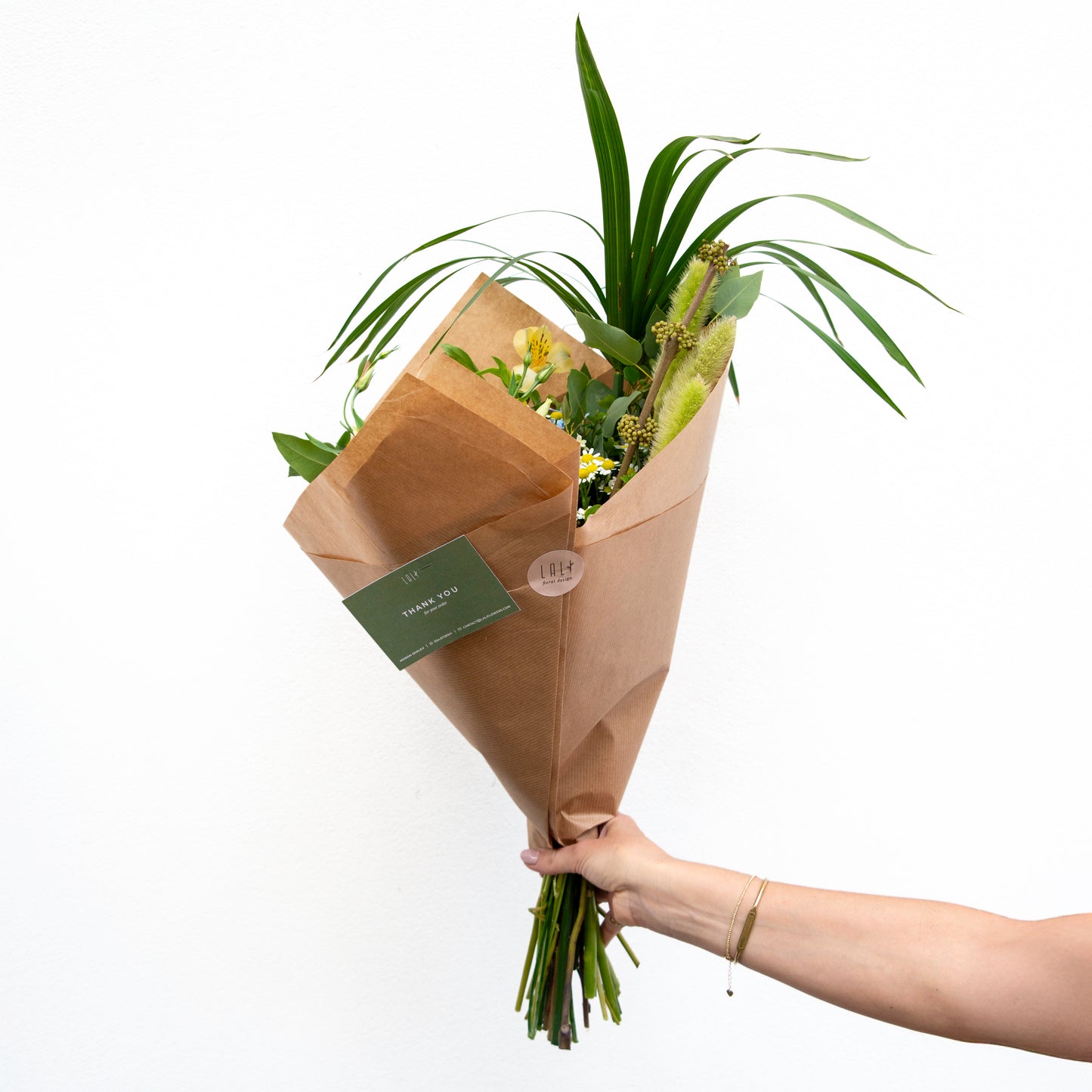 זר בהפתעה - משלוח מהיום להיום בהזמנה עד 11:00