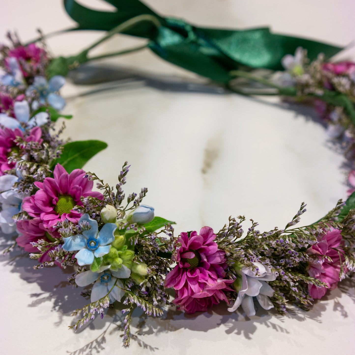 זר לראש ורוד, תכלת וחרצית