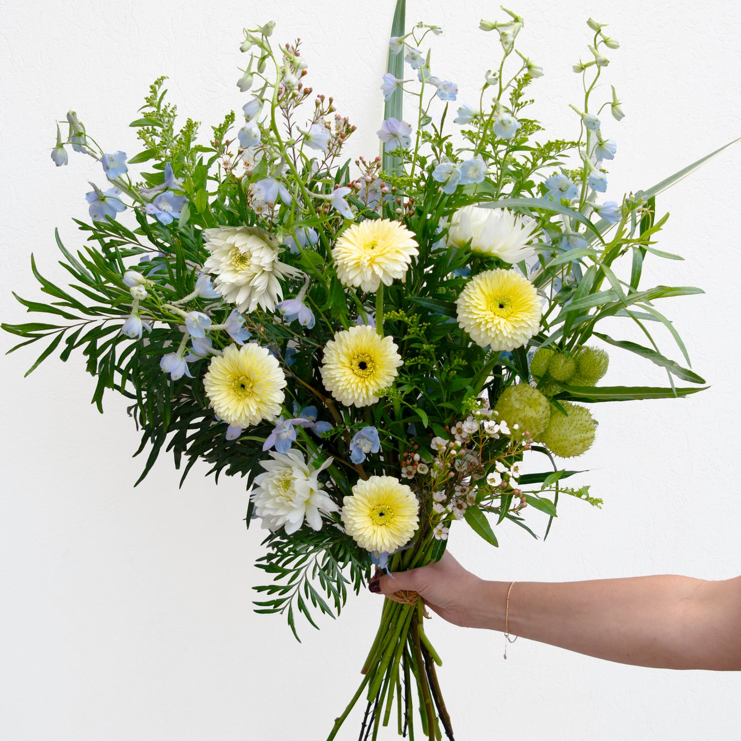 זר צהבהב תכלת וירוק