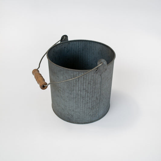 דלי מתכת פסים