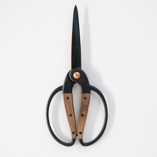 מספרי גינה מעוצבים עם ידיות עץ