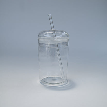 כוס זכוכית מינימליסטית עם מכסה וקש
