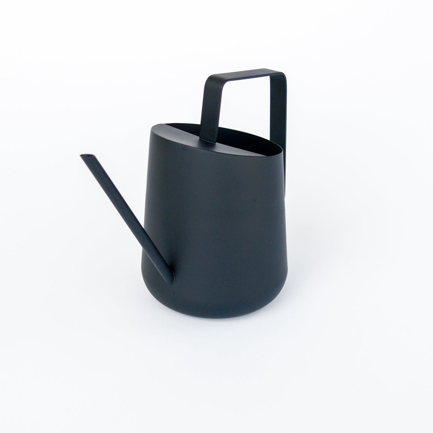 משפך השקיה שחור 800 מ״ל עם ידית צד