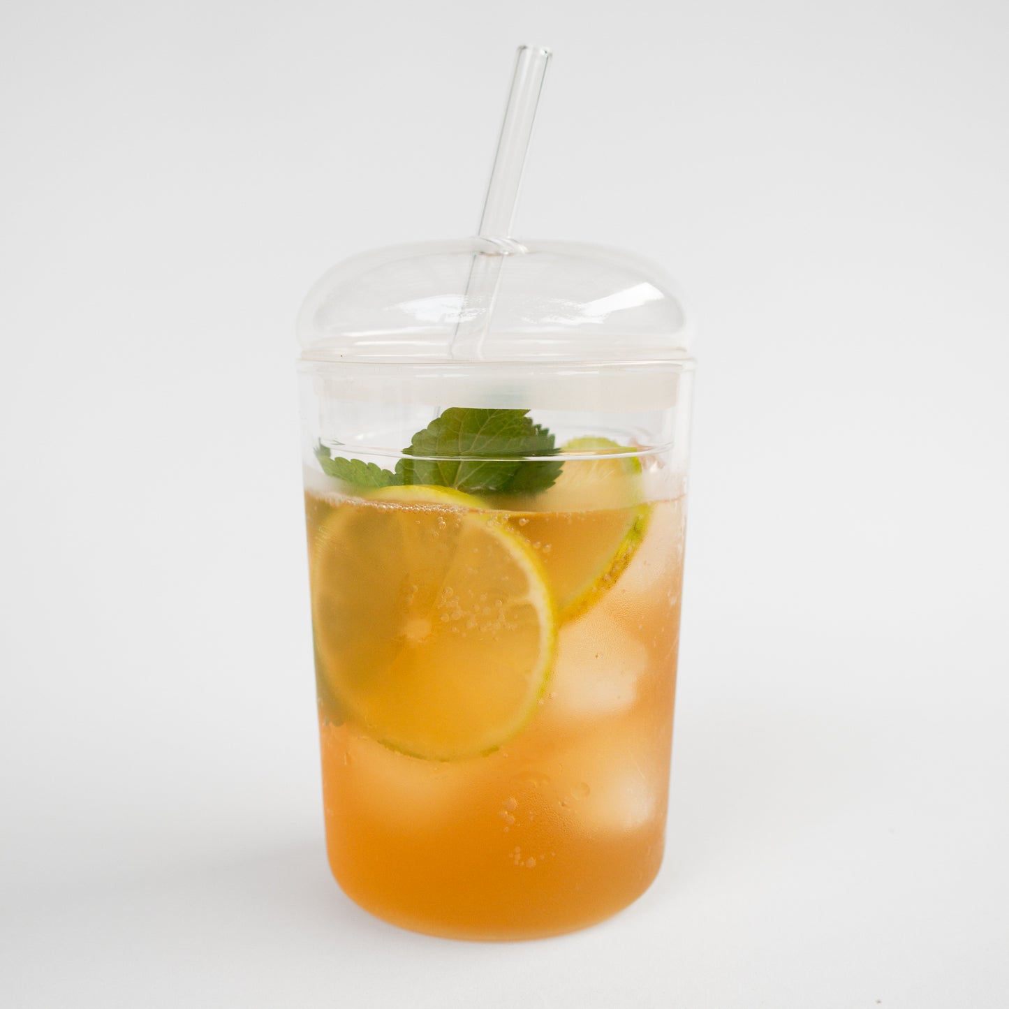 כוס זכוכית מינימליסטית עם מכסה וקש