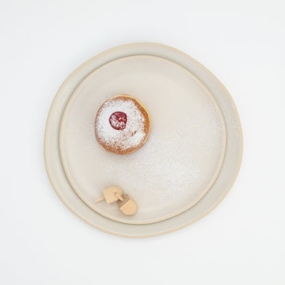 צלחות עגולות להגשה מקרמיקה