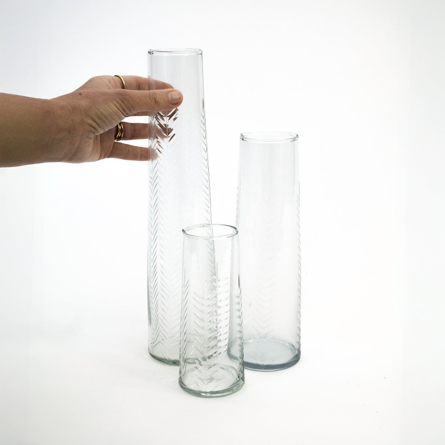 אגרטל צילנדר מעוטר בשלושה גדלים